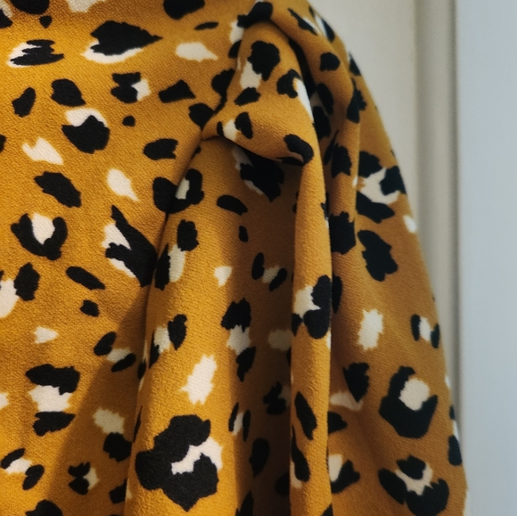 NWOT Melloday V-Neck 3/4 Sleeve Chertah Print Blouse Size L - Picture 3 of 8